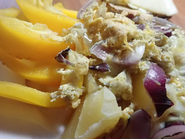 Porção Salada Legumes Quente Com Ovos Queijo — Fotografia de Stock