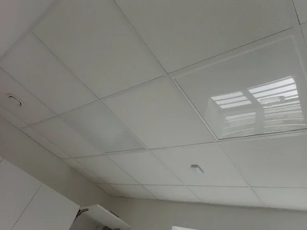 Dettaglio Bianco Ufficio Edificio Soffitto Griglia — Foto Stock