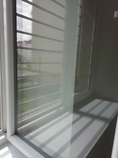 Reflejo Una Ventana Plástico Blanco Casa — Foto de Stock