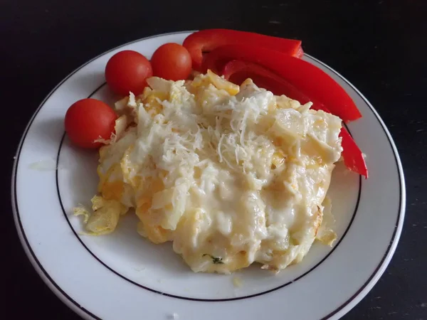 Porción Huevos Revueltos Caseros Con Verduras —  Fotos de Stock