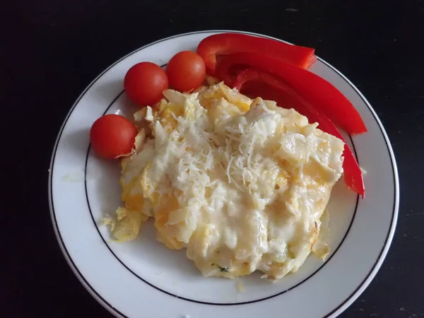 Portion Hausgemachtes Rührei Mit Gemüse — Stockfoto