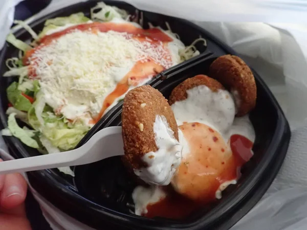 Falafel Egy Része Salátával Étkezési Ételként — Stock Fotó