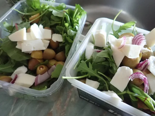 Préparation Homamade Salade Mixeex Avec Fromage Feta Dans Cuisine — Photo