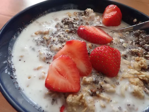 Portion Porridge Seeds Strawberries Breakfast — Stock Photo, Image