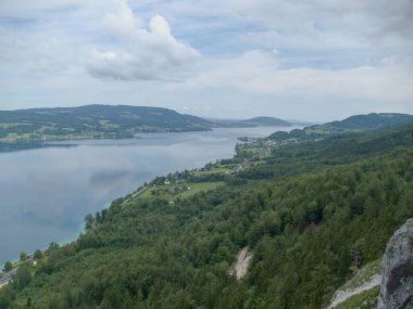 Salzkammergut 'taki Avustralya Alpleri' nin güzel yaz doğası.