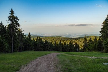 Yazın Çeçenistan 'da güzel dağlar krusne azgınlığı