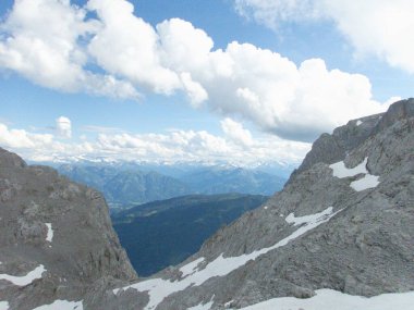 Avusturalya Alplerindeki Hochkonig 'de konigsjodler klettersteig' e tırmanmak