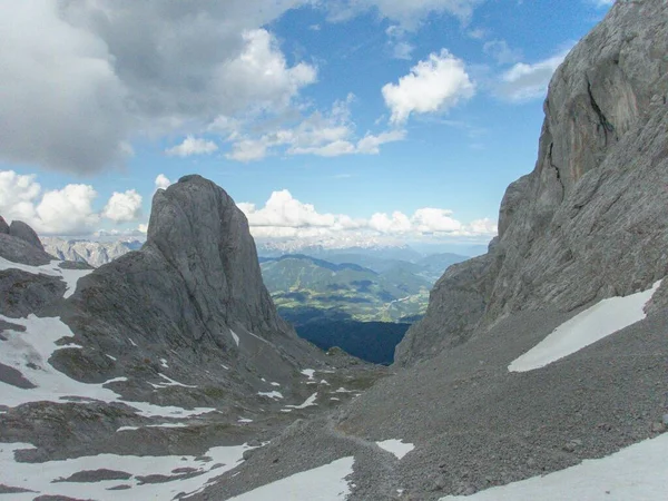 Альпинизм Konigsjodler Klettersteig Hochkonig Австрийских Альпах — стоковое фото