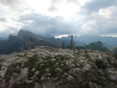 Dünya Savaşı 'nın hatıralarını güçlendiriyor. Dolomitlerde küstahlık.