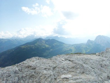 İtalya 'da dolomitler içinde güzel manzara manzarası
