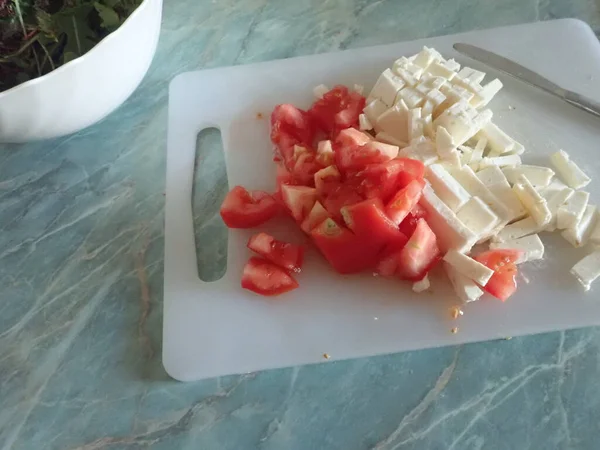 Mutfakta Taze Sebze Balkan Karışık Salatası Hazırlığı — Stok fotoğraf
