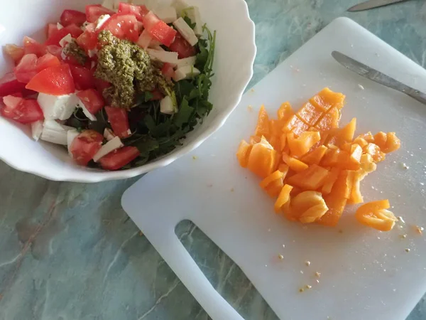 Zelfgemaakte Bereiding Van Fresg Plantaardige Balkan Gemengde Salade Keuken — Stockfoto