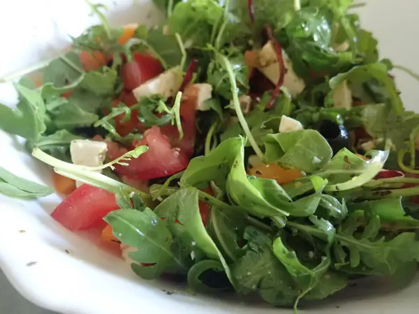 Preparazione Fatta Casa Balkan Vegetale Fresg Insalata Mista Cucina — Foto Stock