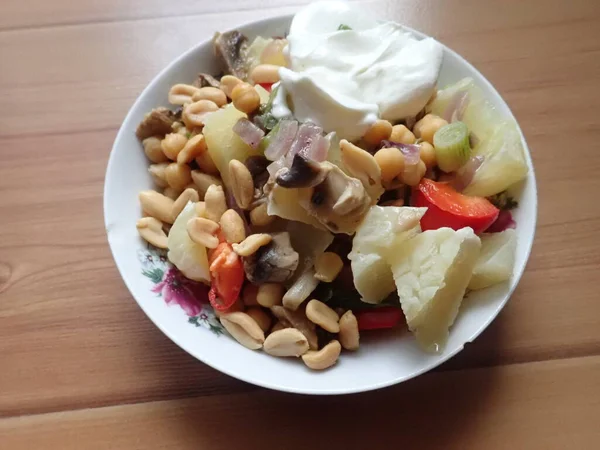 Portino Ensalada Verduras Tibias Con Aceitunas Champiñones — Foto de Stock