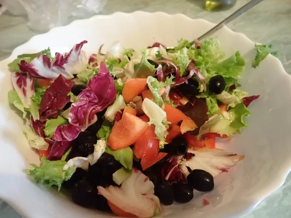 Portino Ensalada Verduras Tibias Con Aceitunas Champiñones —  Fotos de Stock