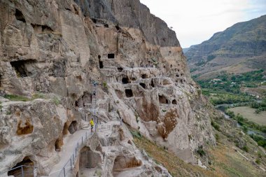 Gürcistan 'ın Vardzia kentindeki tarihi rock yerleşim yeri