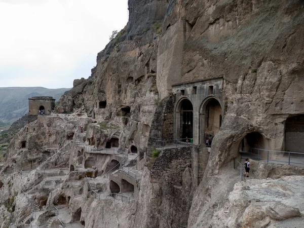 Gürcistan 'ın Vardzia kentindeki tarihi rock yerleşim yeri