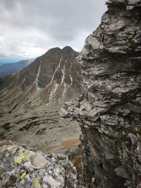 Güzel, serin sonbahar yürüyüşü Avrupa 'da Alpen Alpen' de.