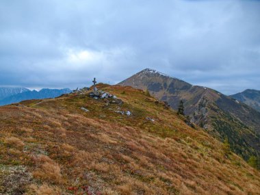 Güzel, serin sonbahar yürüyüşü Avrupa 'da Alpen Alpen' de.