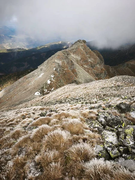 Güzel, serin sonbahar yürüyüşü Avrupa 'da Alpen Alpen' de.