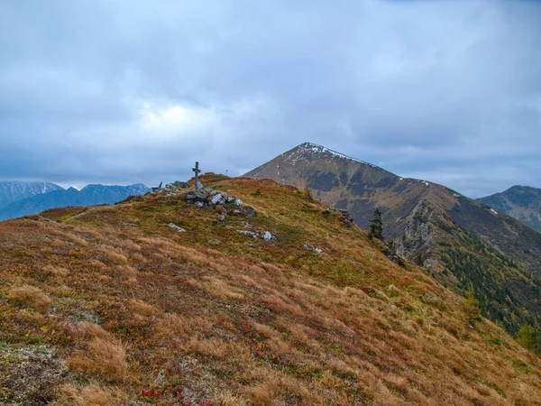 Güzel, serin sonbahar yürüyüşü Avrupa 'da Alpen Alpen' de.