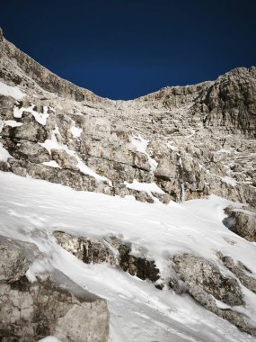 Dolomiti di brenta İtalya 'da kış yürüyüşü