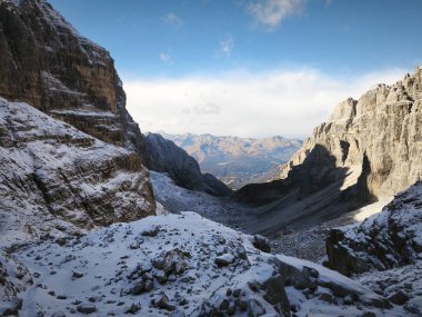 Dolomiti di brenta İtalya 'da kış yürüyüşü