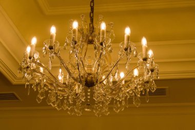 Değerli tarihi kristal tavan ışığı sarayda