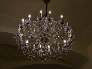 Değerli tarihi kristal tavan ışığı sarayda