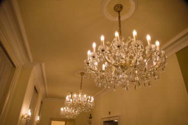 Değerli tarihi kristal tavan ışığı sarayda