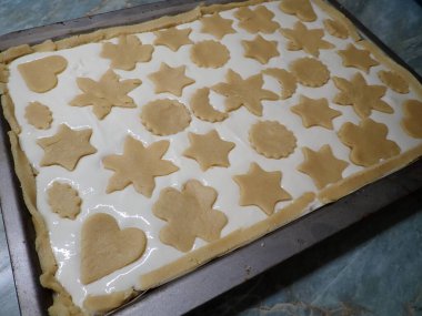 Mutfakta ev yapımı tatlı bir cheesecake.