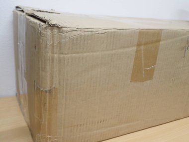 Taşınmak için karton karton kutunun ayrıntıları