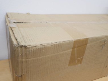 Taşınmak için karton karton kutunun ayrıntıları