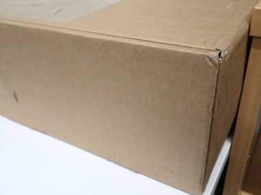 Taşınmak için karton karton kutunun ayrıntıları