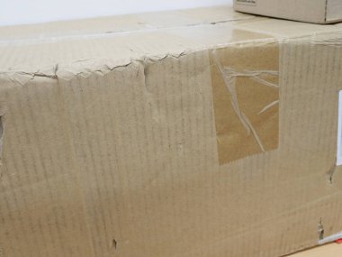 Taşınmak için karton karton kutunun ayrıntıları