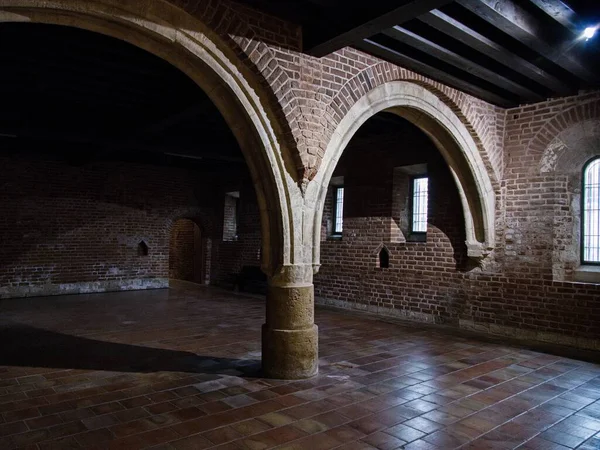 Prag 'daki Anezsky Klaus Manastırı' nın mimarisi.