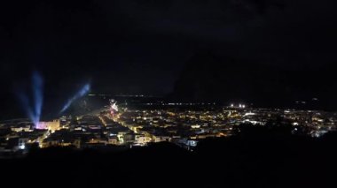 İtalya 'da renkli yeni yıl kutlamaları havai fişekleri