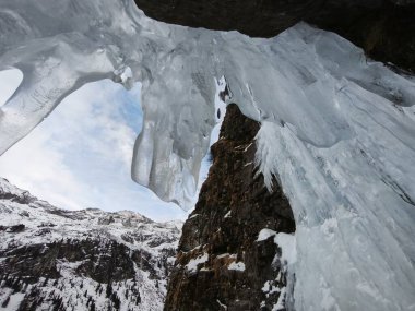Avusturalya 'daki Alplere tırmanmak için buz saçakları
