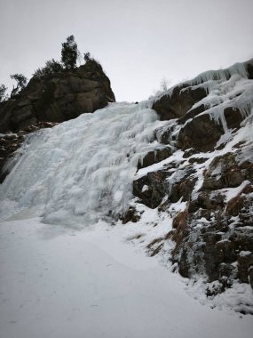 Avusturalya 'daki Alplere tırmanmak için buz saçakları