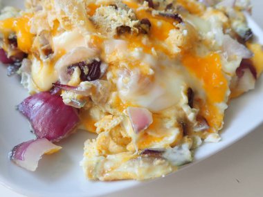 Kahvaltıda servis edilen çırpılmış yumurta.