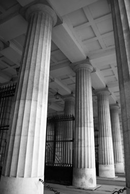 Tarihi sütun geçit kapısı ile