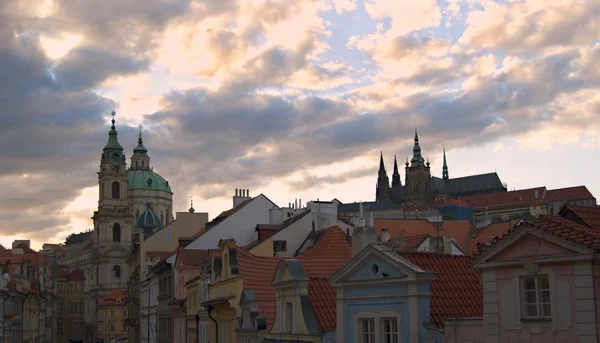 Zamek Praski i St. Nicolas Kościół w Pradze — Zdjęcie stockowe