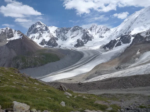 Valle del glaciar con glaciar blanco — Foto de Stock