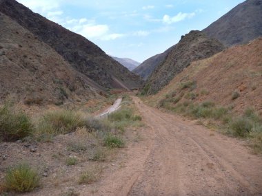 Kanyon Konorchek Kırgızistan'ın kırmızı kaya oluşumları