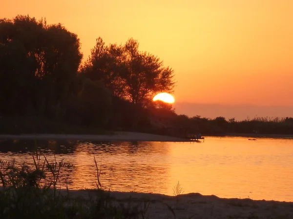 Sonnenuntergang am yssik kol See — Stockfoto