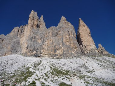 Dolomiti dağlarda sağlam kayalar