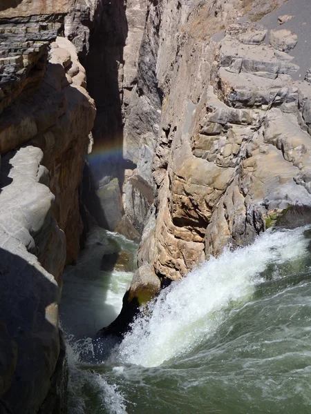 Sipia-Wasserfall in der Schlucht von Cotahuasi — Stockfoto