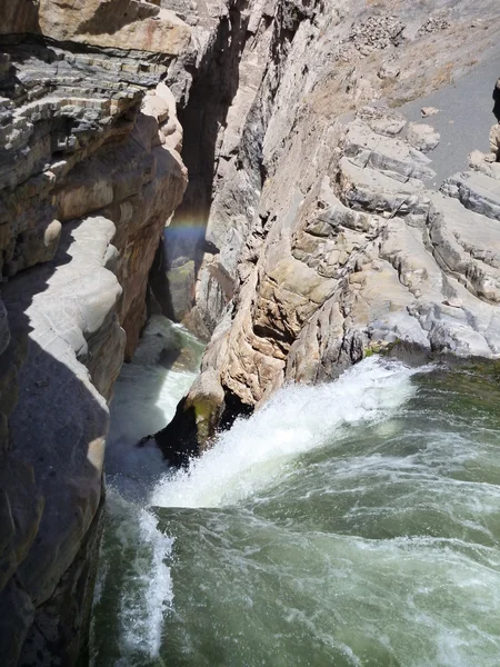 Sipia-Wasserfall in der Schlucht von Cotahuasi — Stockfoto