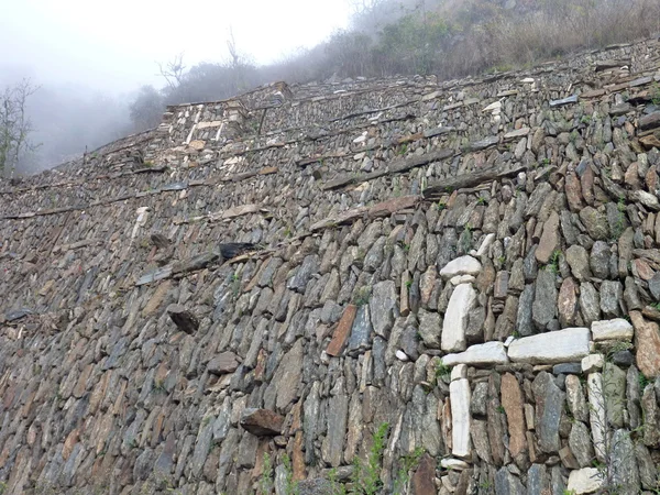 Choquequirao Incké rujny v džungli peruánských horských — Stock fotografie