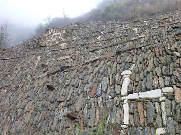 choquequirao Inka harabe Perulu dağ ormanları içinde